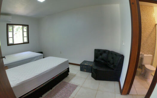 Casa p/ 10/12 pessoas