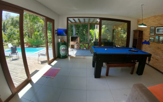 Casa p/ 10/12 pessoas