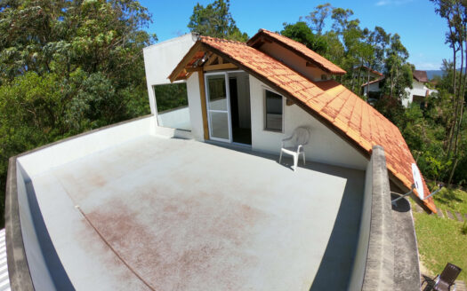 Casa p/ 10/12 pessoas